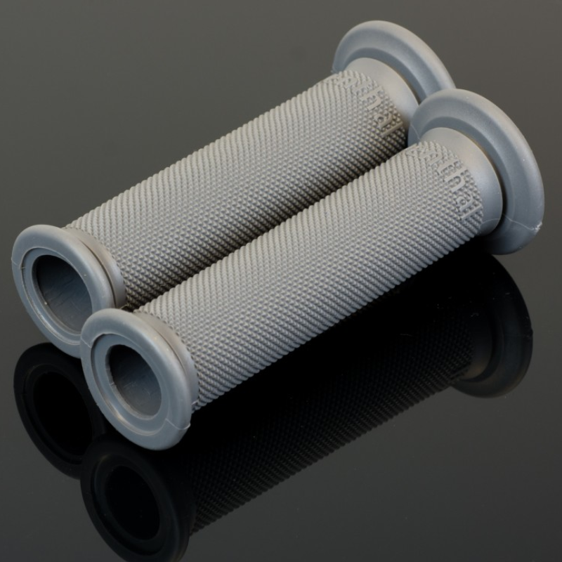 G148_71411b00-8bf5-4da7-9720-49fa80e78a20.png ROAD GRIPS FULL DIAMOND